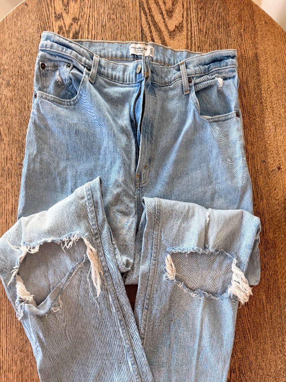Abercrombie The '90s Straight Ultra High Rise Distressed Jeans Light Wash 33/16